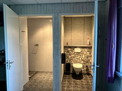 Ingang naar toilet en douche